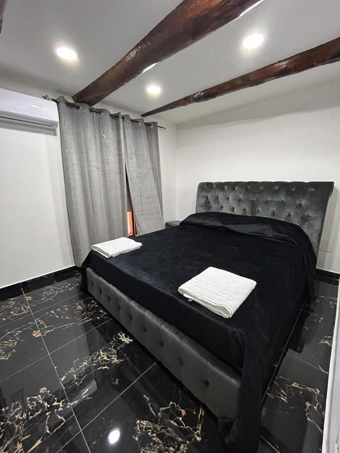 Giovanni Luxury Suites Napels Buitenkant foto