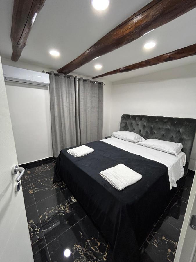 Giovanni Luxury Suites Napels Buitenkant foto