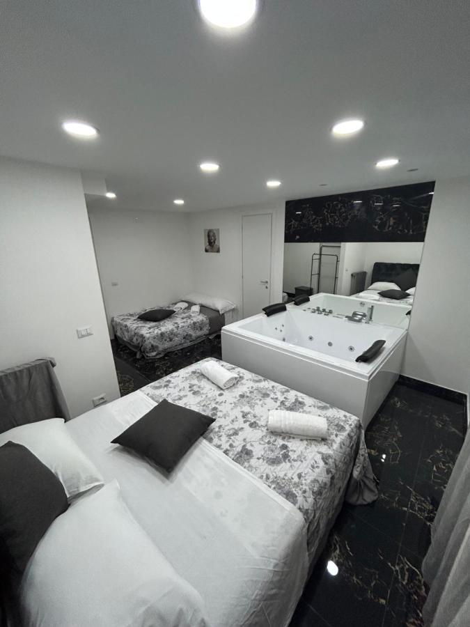 Giovanni Luxury Suites Napels Buitenkant foto