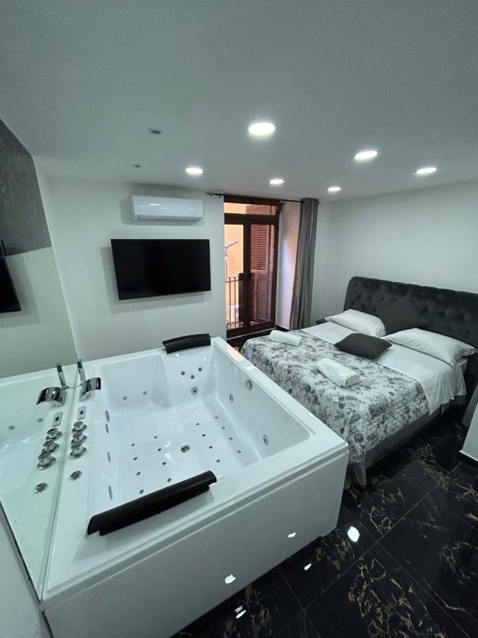 Giovanni Luxury Suites Napels Buitenkant foto