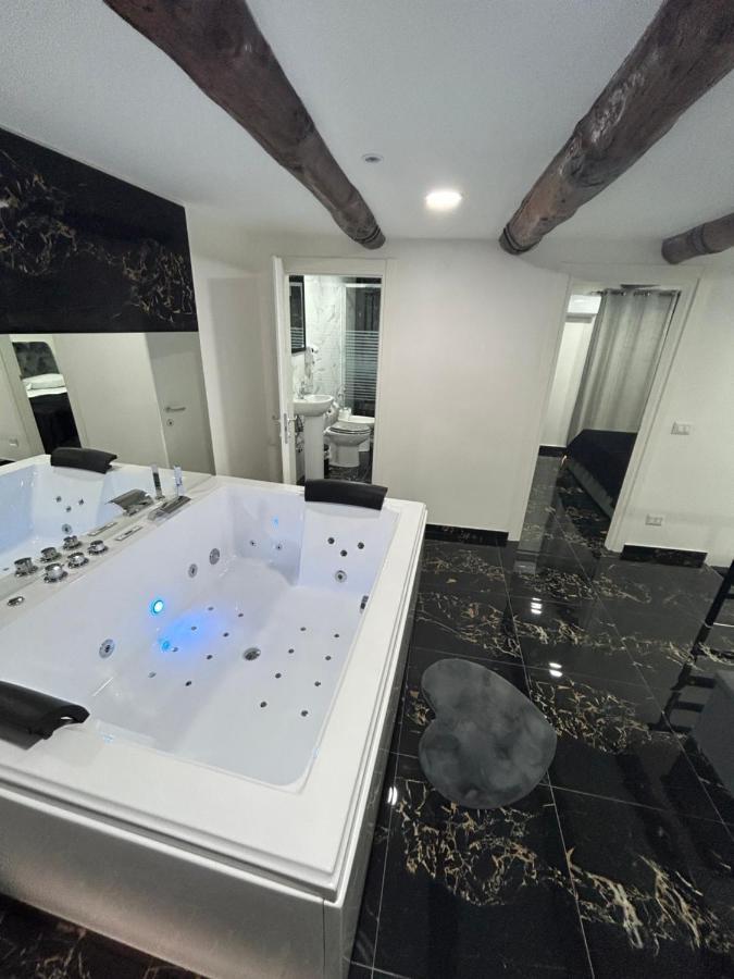 Giovanni Luxury Suites Napels Buitenkant foto