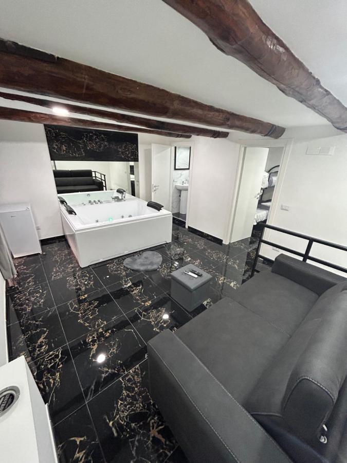Giovanni Luxury Suites Napels Buitenkant foto