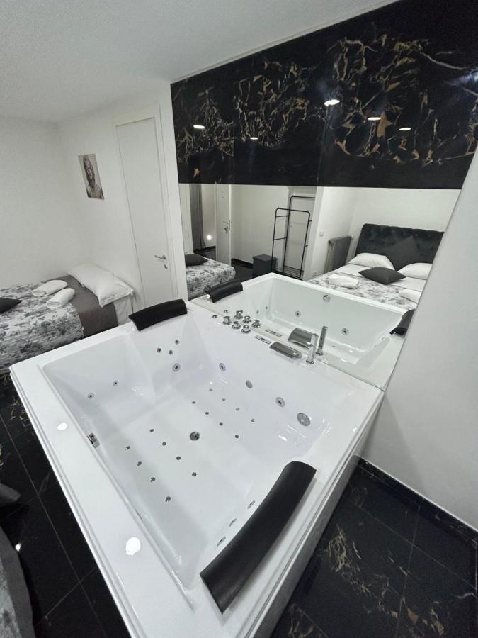 Giovanni Luxury Suites Napels Buitenkant foto