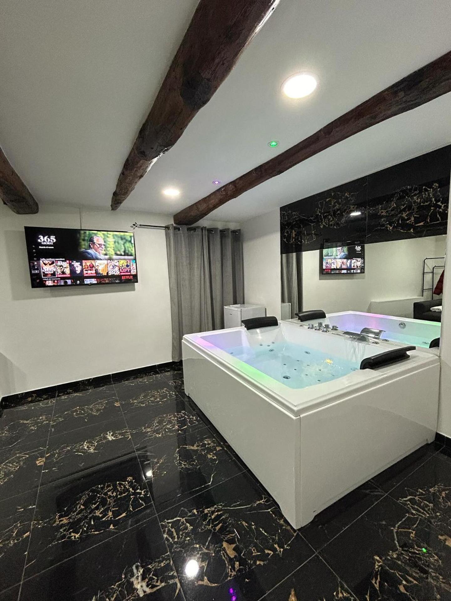 Giovanni Luxury Suites Napels Buitenkant foto